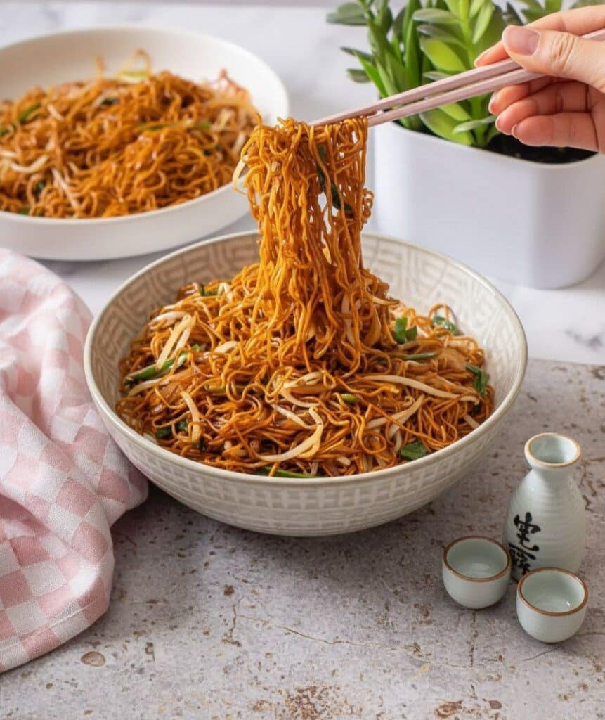 Cantonese-Style Crispy Chow Mein: A Quick and Flavorful Classic 5854734272579701632 121