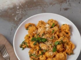 Creamy One-Pan Chicken Tortellini in Tomato Sauce 5915796952203332445 121