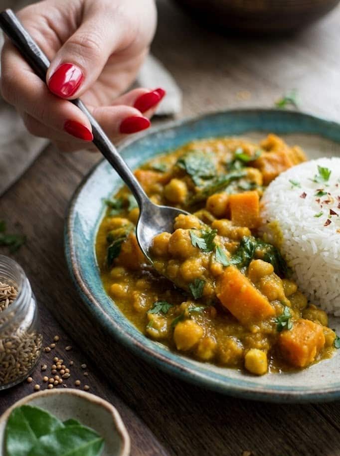 Sweet Potato, Chickpea, and Spinach Coconut Curry: A Comforting Vegan Delight unnamed 13 6 e1774444107506